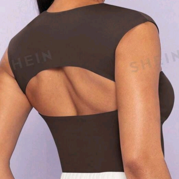 Sweetheart neck line tank with back cut out - Picture 2 of 4